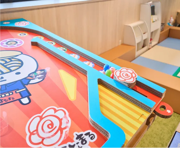 ダンボール製のスマートボール体験機